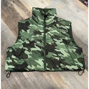 Daisy Camouflage Puffer Vest juniors  Size L Green Sleeveless Full Zip Quilted